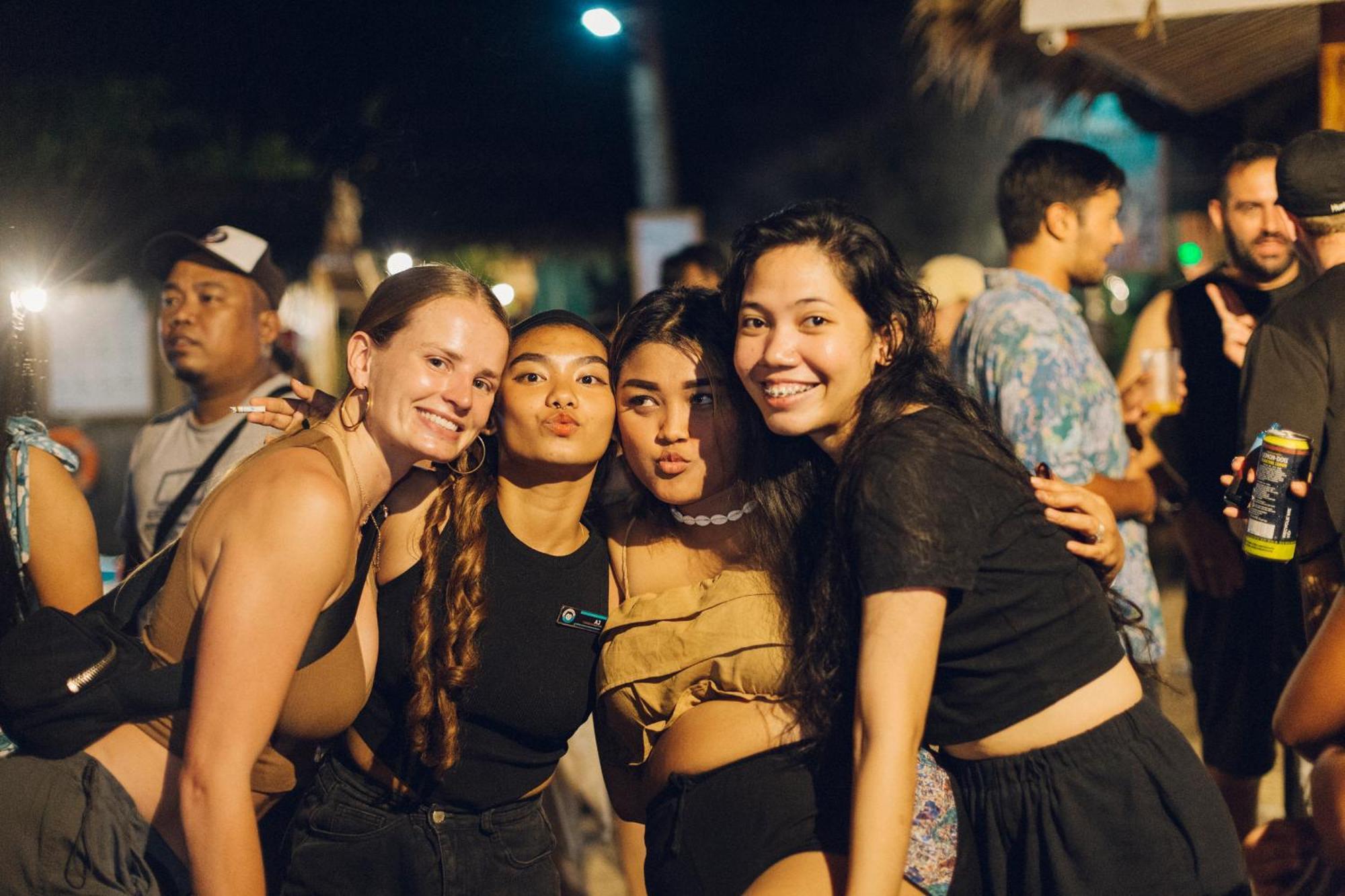 ג'נרל לונה Mad Monkey Hostel Siargao (Adults Only) מראה חיצוני תמונה